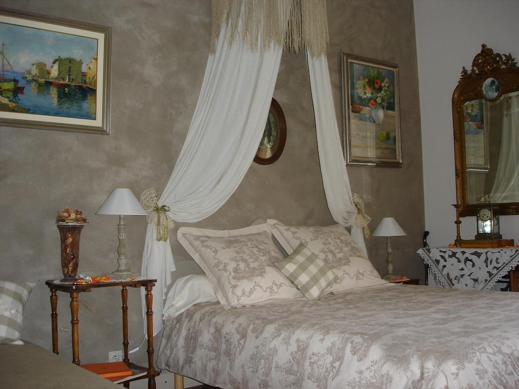 Le Petit Chateau - Tiffauges Proche Puy Dufou Habitación foto