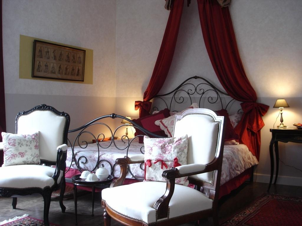 Le Petit Chateau - Tiffauges Proche Puy Dufou Habitación foto