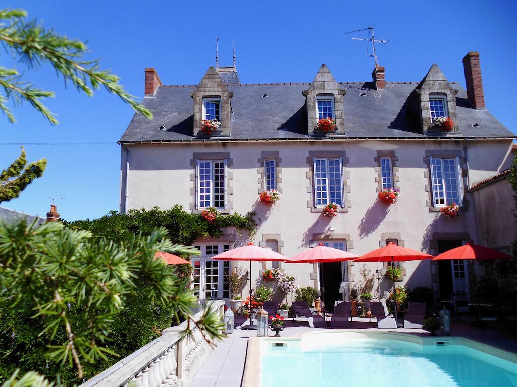 Le Petit Chateau - Tiffauges Proche Puy Dufou Exterior foto